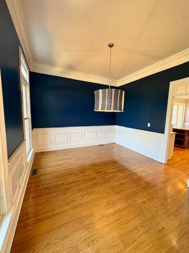 Foto del edificio - Spacious Five Bedroom Home in Mount Pleasant