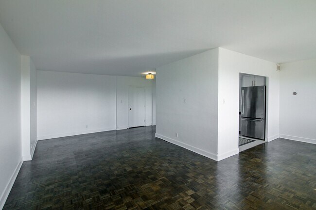 Building Photo - 3555 Chem. de la Côte-des-Neiges