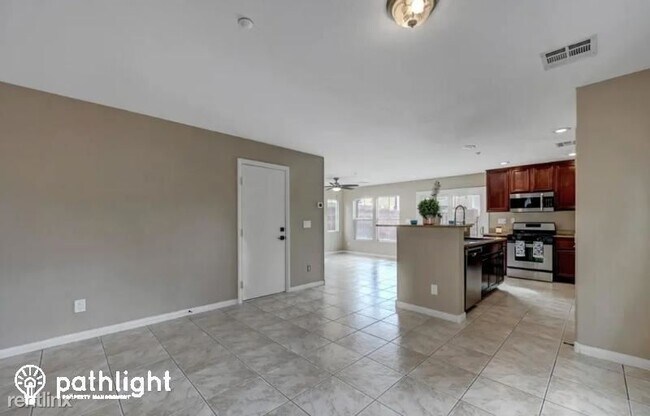 Foto del edificio - 3 br, 2 bath House - 1143 Safari Creek Dri...