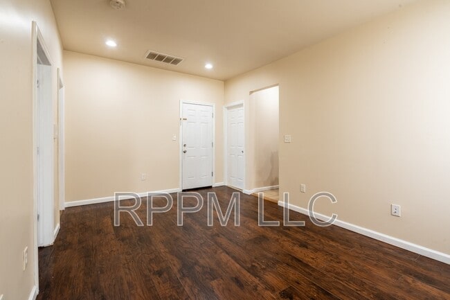 Foto del edificio - 467 Hawthorne Ave