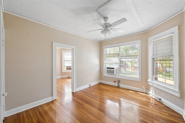 Foto del edificio - 323 N Westland Ave