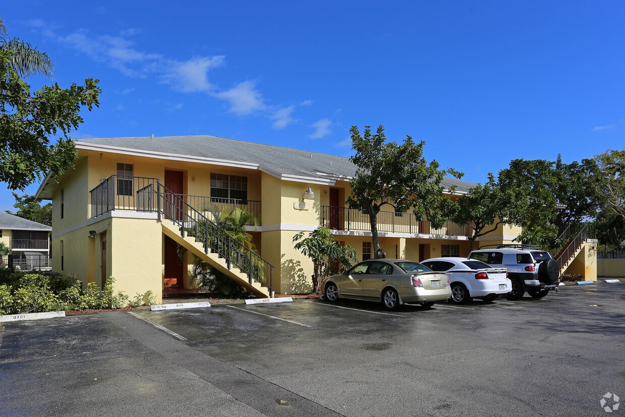 Comunidad - Sherwood Gardens Condominiums