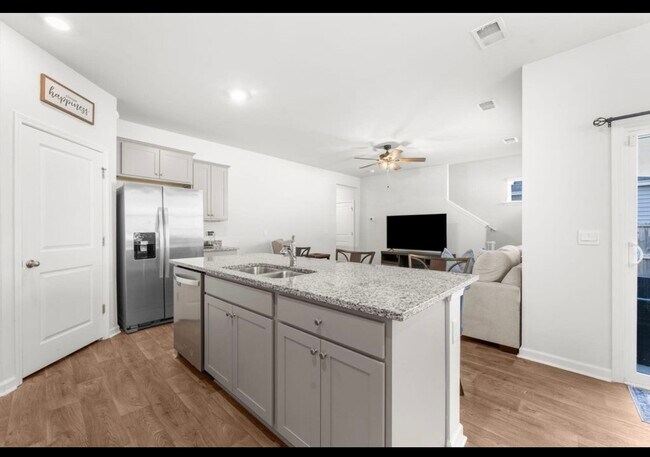 Foto del edificio - 645 Silver Spruce St