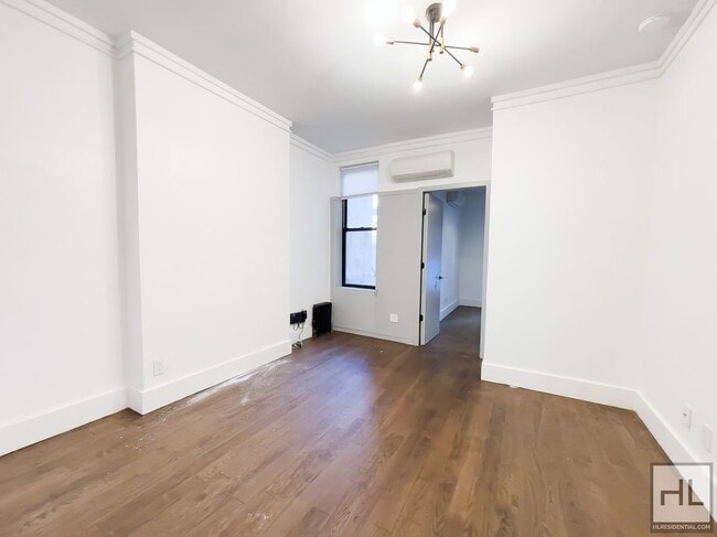 Building Photo - Carroll Gardens 3-Bed 1 Bath