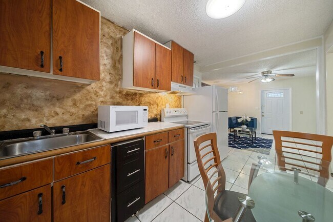 Foto del edificio - 3409 Turf Rd