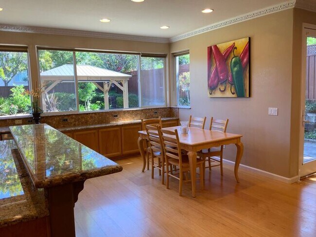 Foto del edificio - Sky Hawks finest just became available