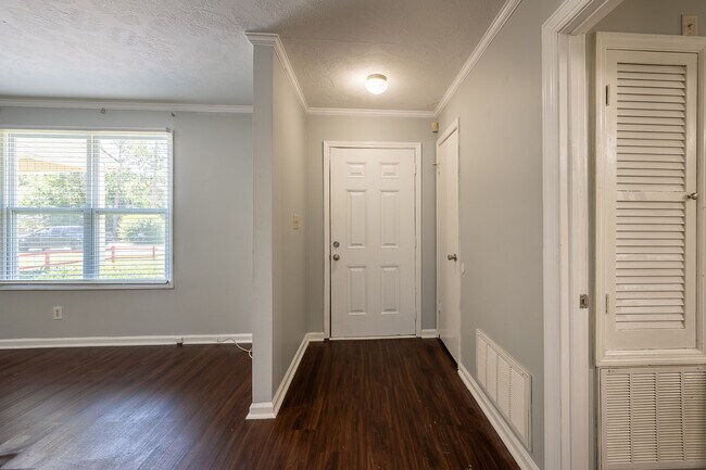 Building Photo - 2305 Oketo Dr