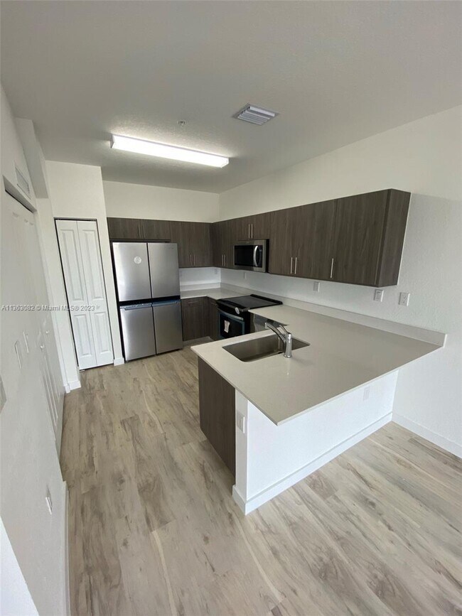Foto del edificio - 15500 SW 136th St