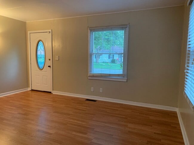 Building Photo - South end 3 Bedrooms 1 1/2 baths