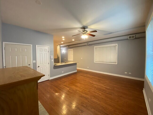 Building Photo - 2335 W Harrison St