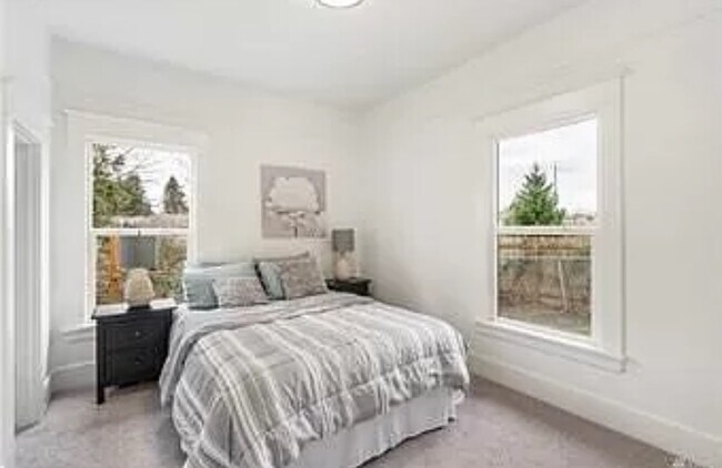 Foto del edificio - 2715 59th Ave NE