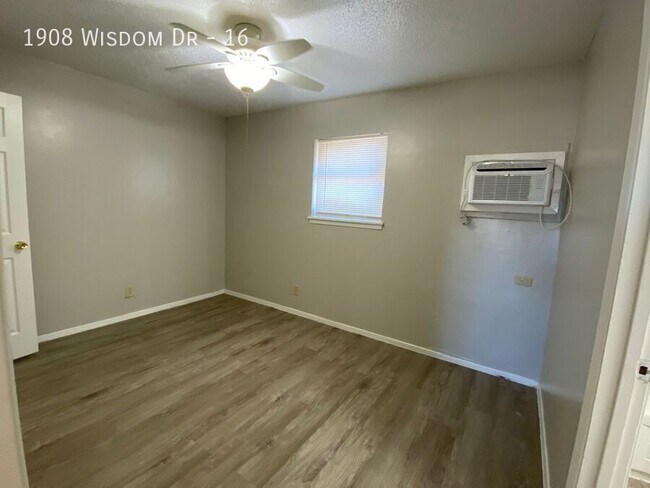 Foto del edificio - 1908 Wisdom Dr