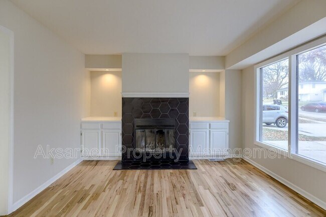 Building Photo - 3323 S 126th St