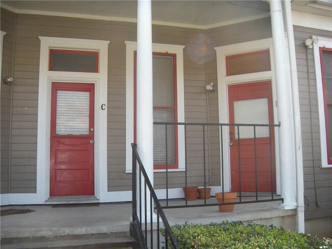 Building Photo - 915 W 23rd St