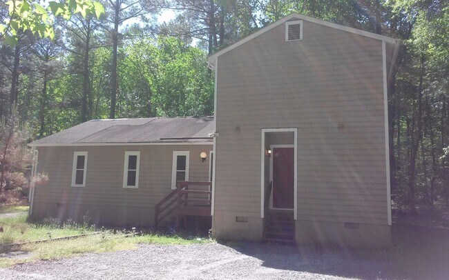 Foto del edificio - Country living in Glen Allen three bedroom2.5 bath home.