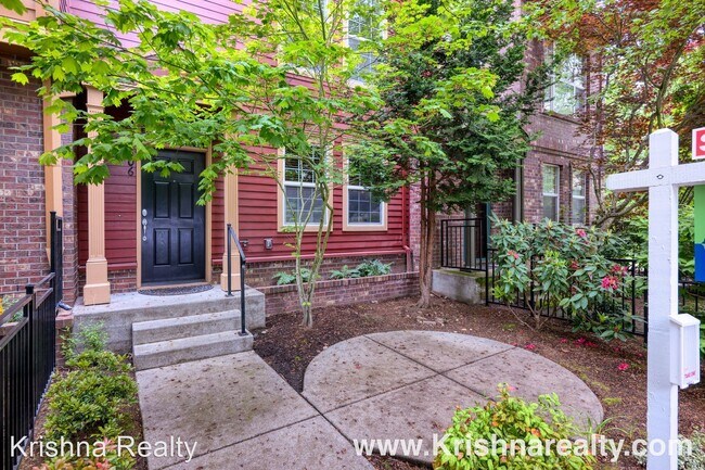 Building Photo - 3 br, 3 bath House - 6006 NE Maidstone St