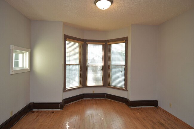 Building Photo - 3 Bedroom House available for Rent