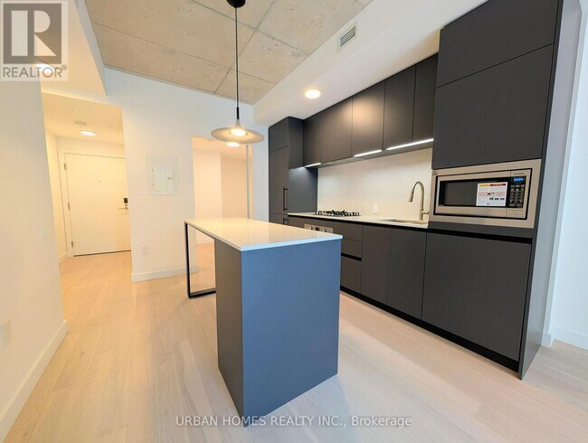 Photo du bâtiment - 1720 Bayview Ave