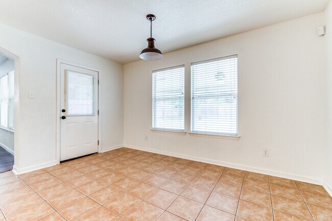 Foto del edificio - 10811 Marot Field