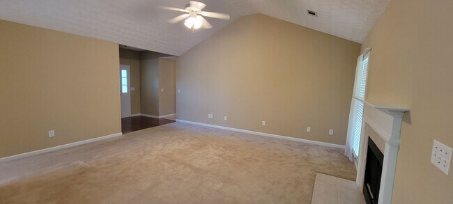 Foto del edificio - 4 Bedroom/ 2 Bath Home close to Fort Benning