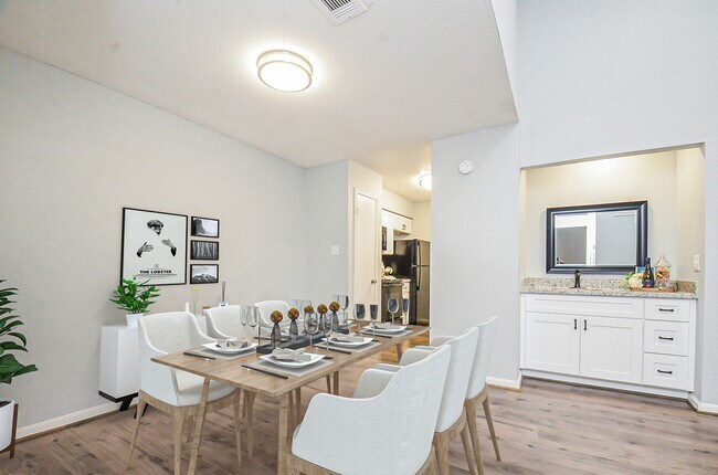 Foto del edificio - 5711 Sugar Hill Dr