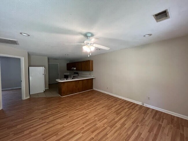 Building Photo - 128 Billy Mikell Rd