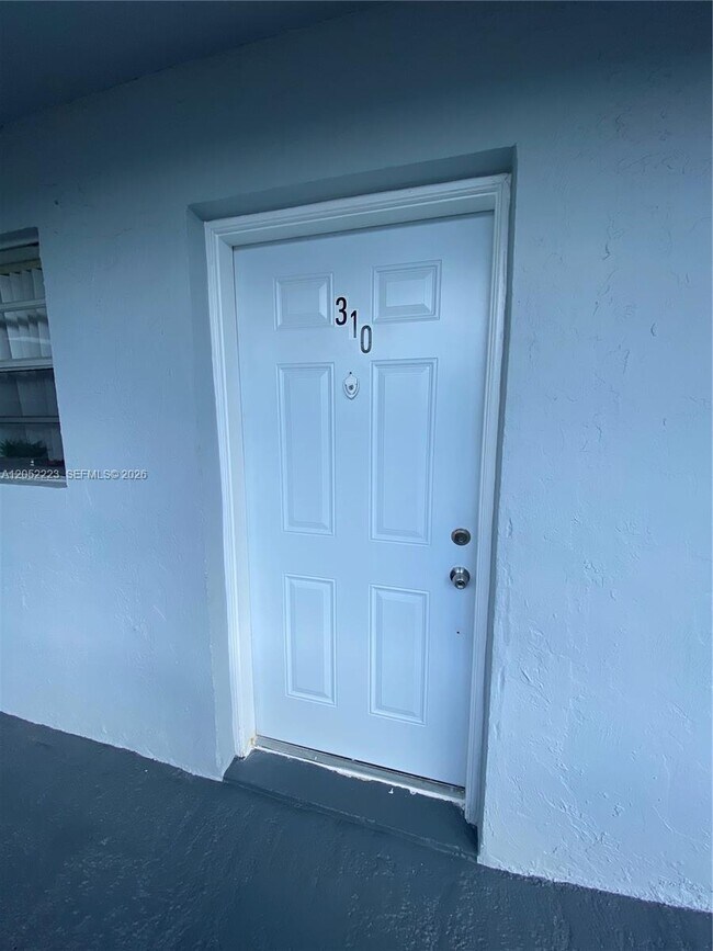 Building Photo - 1755 W 60th St