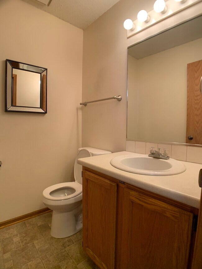 Building Photo - 675 Ashworth Dr