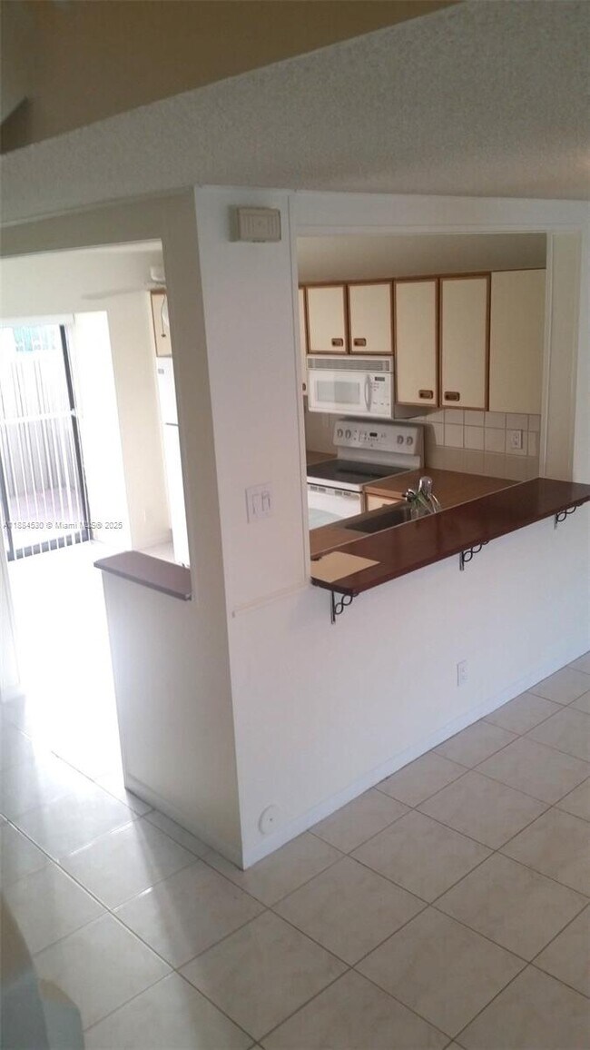 Building Photo - 4599 Carambola Cir S
