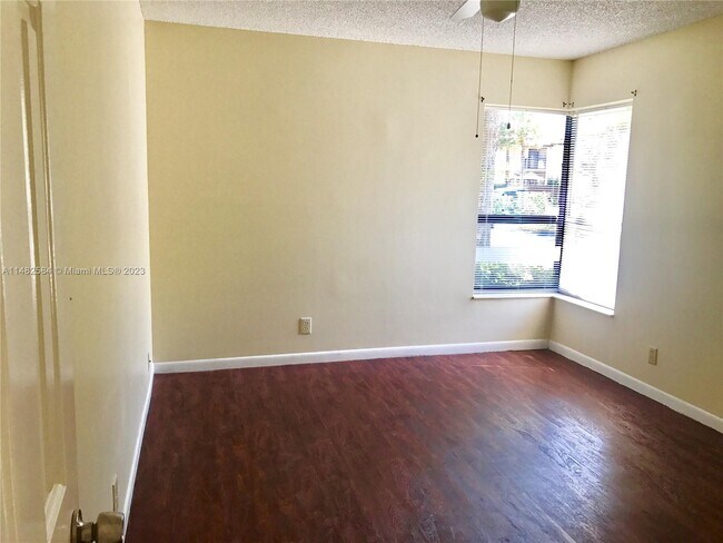 Foto del edificio - 3813 Cocoplum Cir
