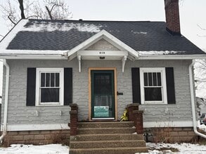 Building Photo - 818 N Van Buren St