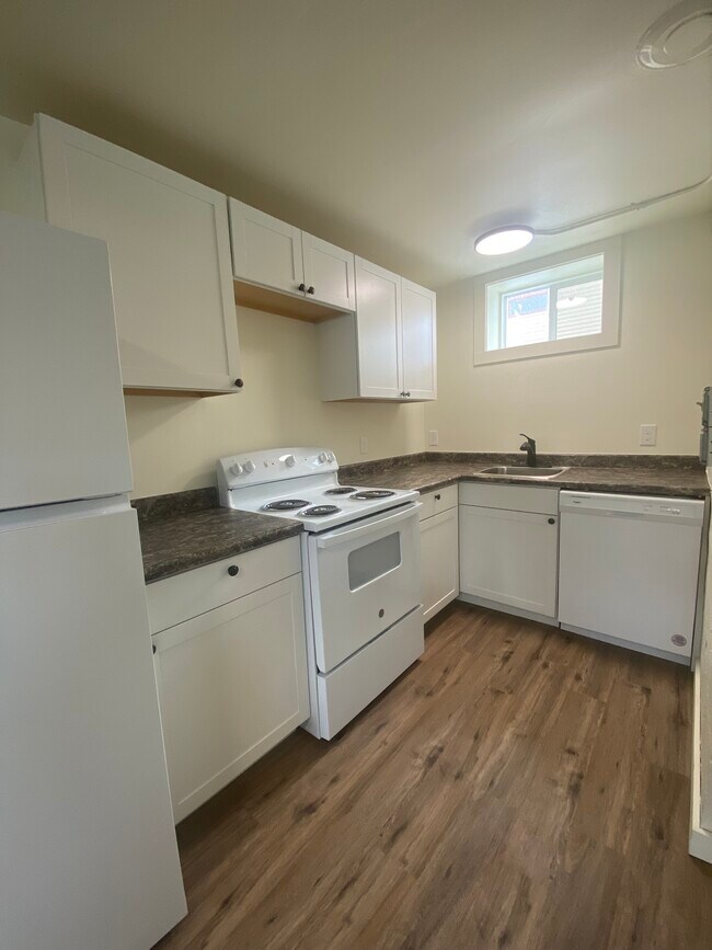 Downstairs full kitchen - 1314 S 6th Ave