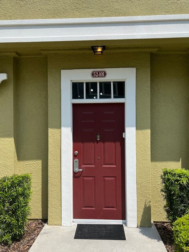 Building Photo - Fully Furnished 4 Bedroom 3 Bath Townhome ...