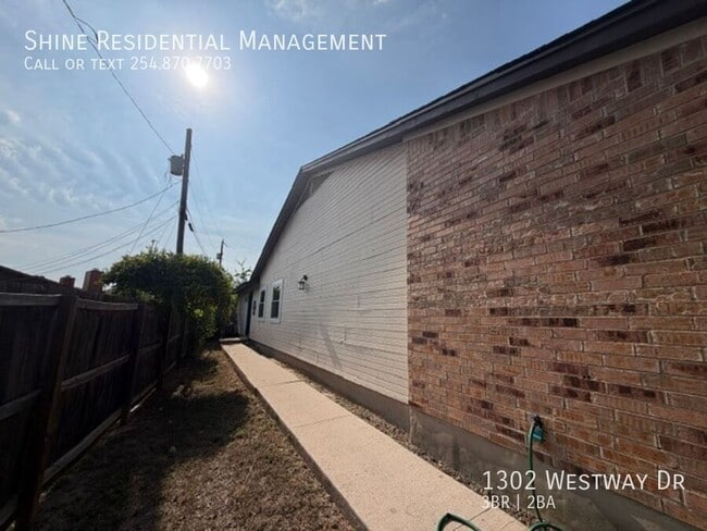 Building Photo - 1302 Westway Dr