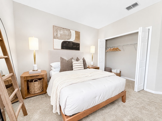 Building Photo - The Vale at Baymeadows