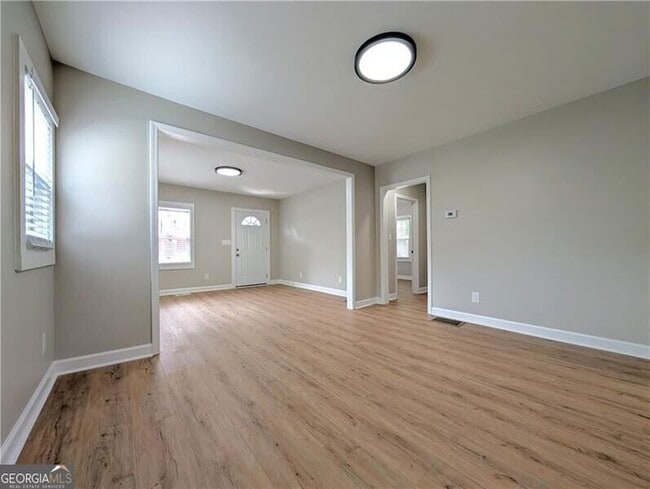 Building Photo - 1377 Pine Ave