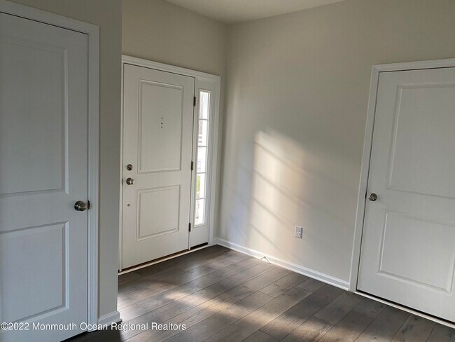 Building Photo - 906 Arose Ln