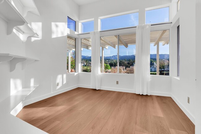 Building Photo - 54 Via Candelaria