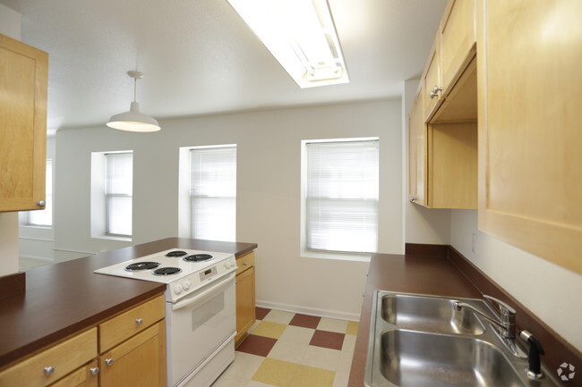 2BR, 2BA - 1200 SF - Ellison Apartments