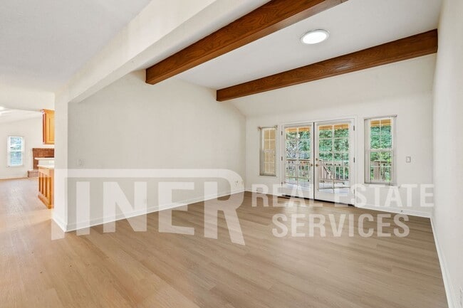 Foto del edificio - 3921 Rawhide Rd