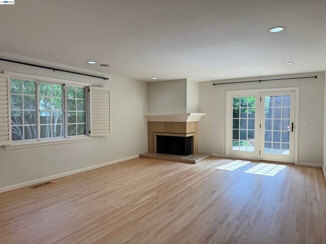 Foto del edificio - 54 Maple Ave