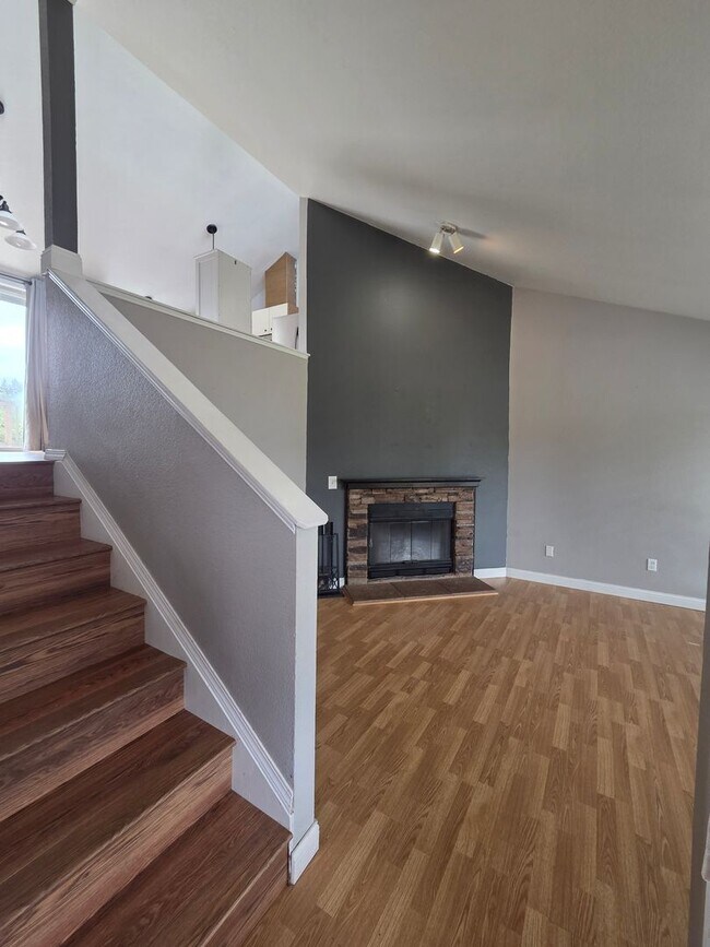 Building Photo - 4058 SE Empress Ct