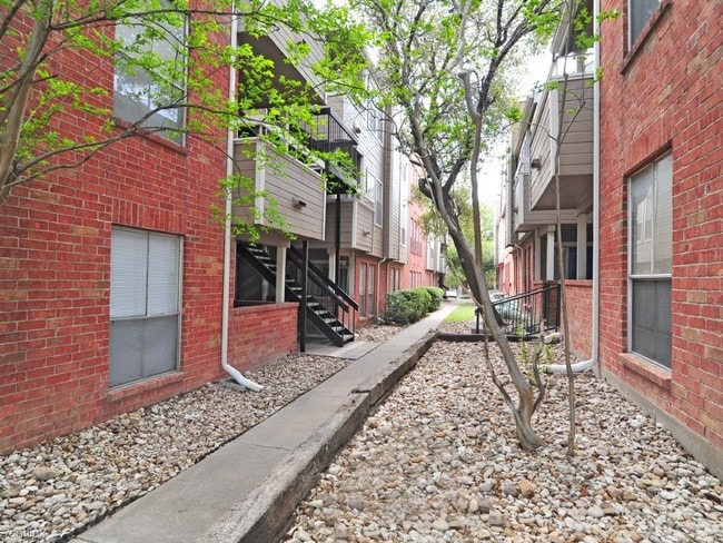 Foto del edificio - 7227 E Highway 290