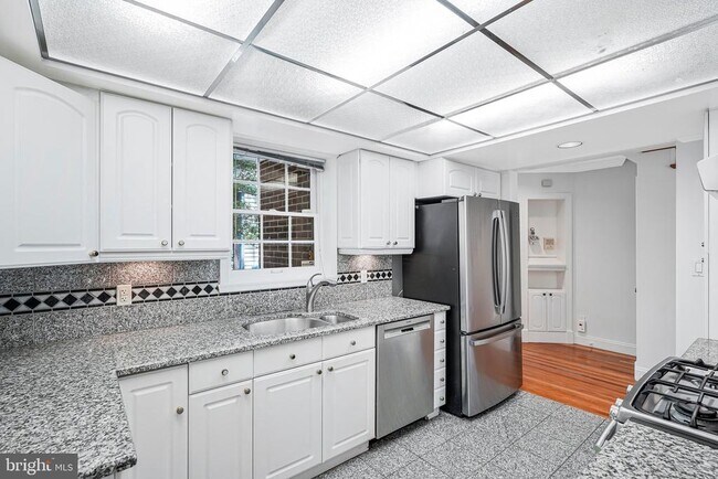 Foto del edificio - 4401 Davenport St NW