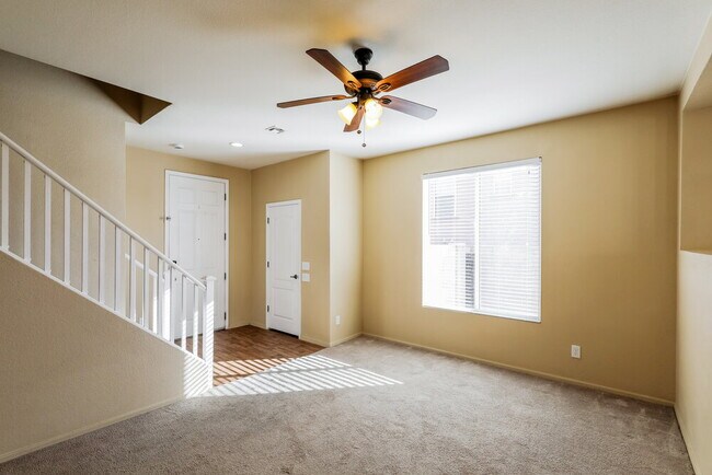 Building Photo - 1316 S Flaxseed Dr