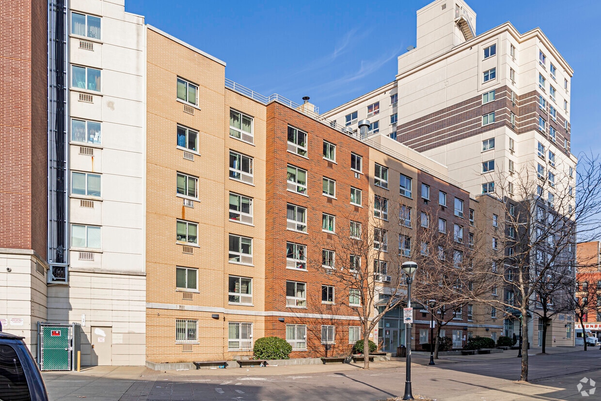 Primary Photo - 505 E 161st St