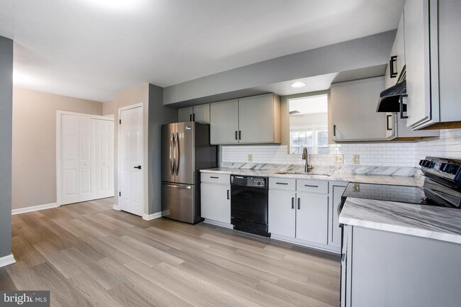 Building Photo - 4921 Bonniewood Dr