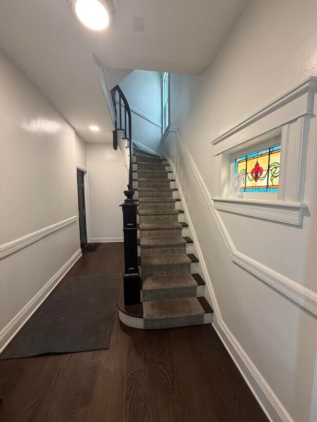 Building Photo - 425 75th St