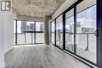 Building Photo - 161 Roehampton Ave