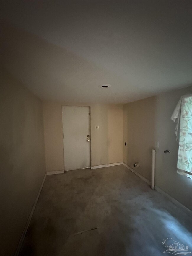 Building Photo - 216 W Ensley St